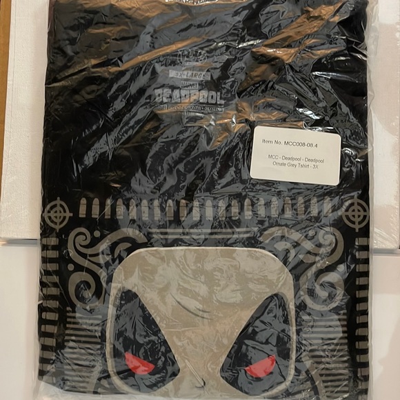 New in package Funko Pop! Marvel Studios Deadpool Ornate Grey T-Shirt - 3X - Picture 2 of 3